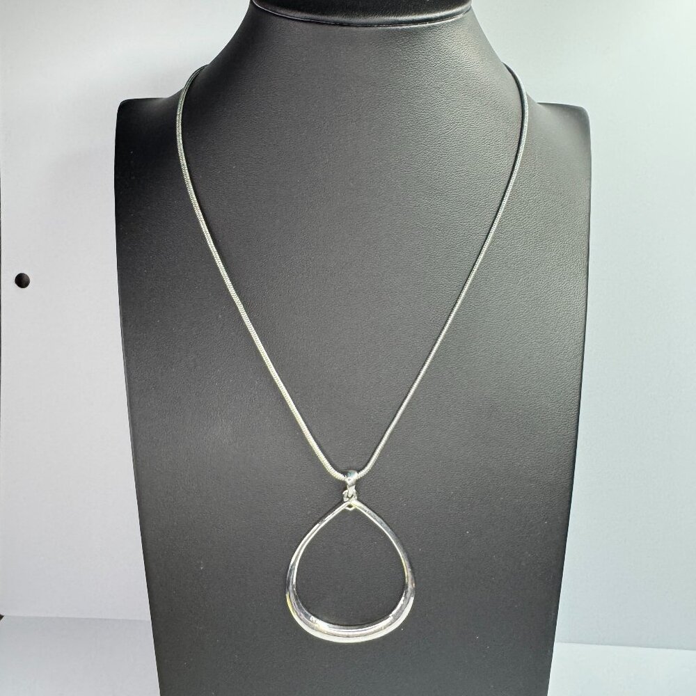 Metal Silver Tone Chain Necklace and Pendant